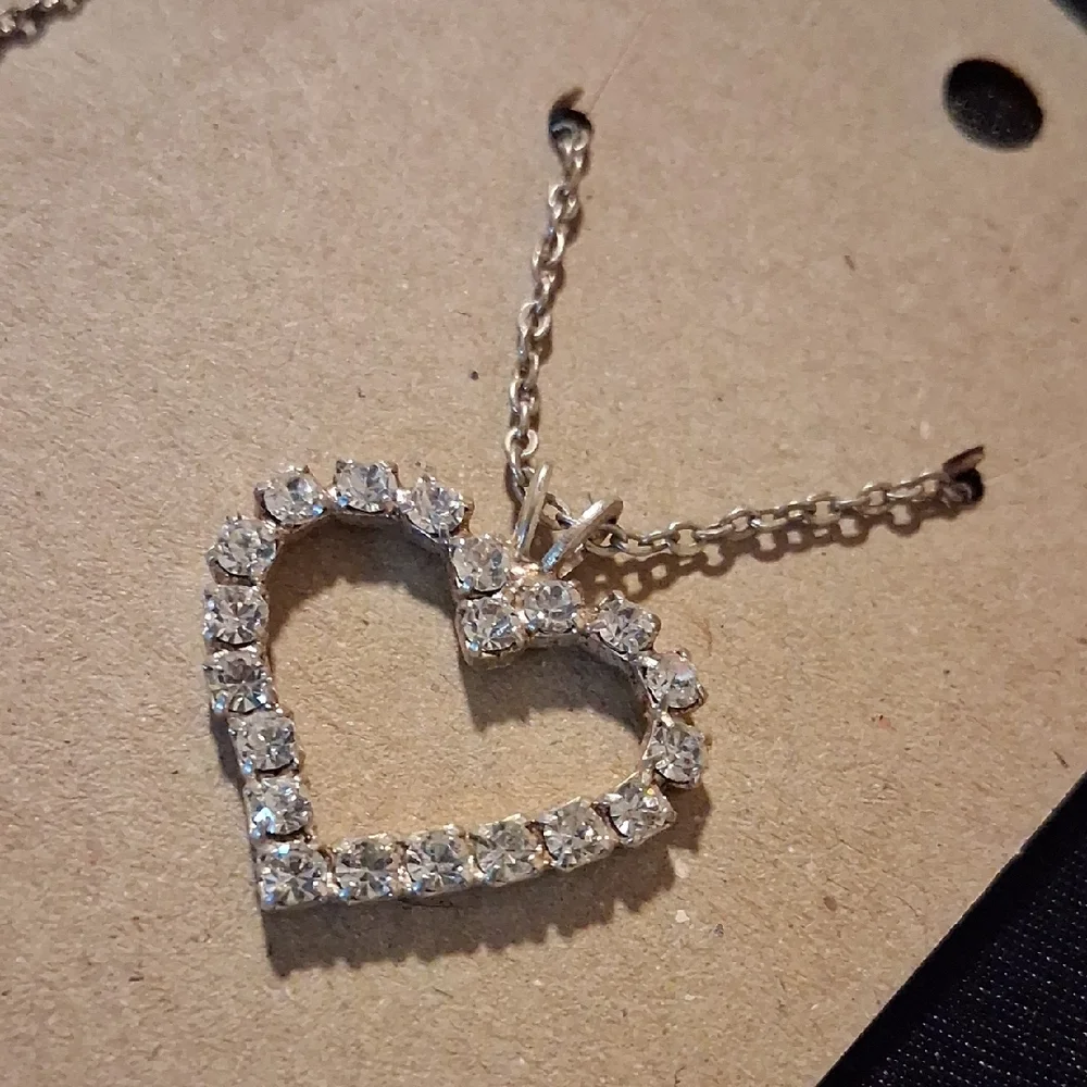 Dazzling Silver Heart Necklace - Picture 2 of 11
